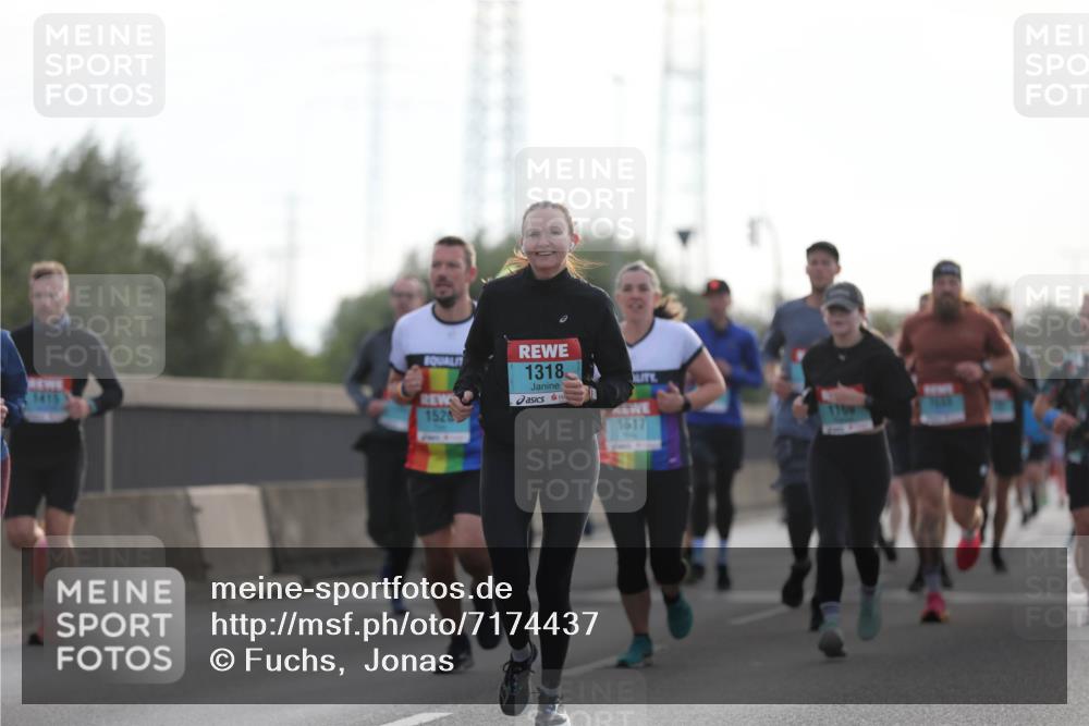 03.10.2024 - Köhlbrandbrückenlauf Fuchs,  Jonas http://msf.ph/oto/7174437 03.10.2024 09:13:26 Position 3 1318, 1528, 1517, 170 meine-sportfotos.de