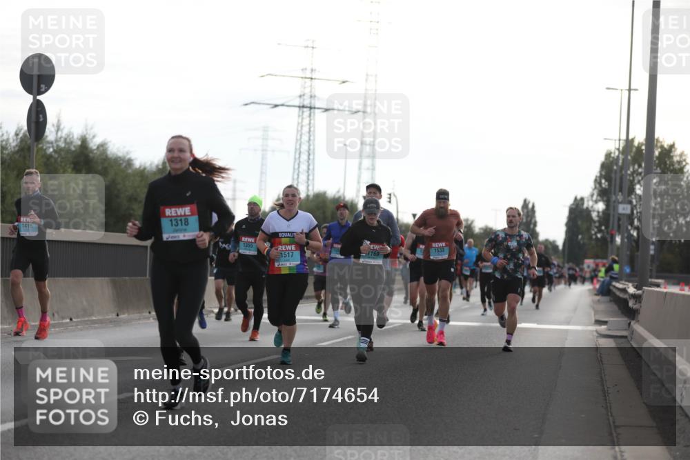 03.10.2024 - Köhlbrandbrückenlauf Fuchs,  Jonas http://msf.ph/oto/7174654 03.10.2024 09:13:28 Position 3 1, 1, 1318, 1415, 1355, 1533, 1517, 1169 meine-sportfotos.de