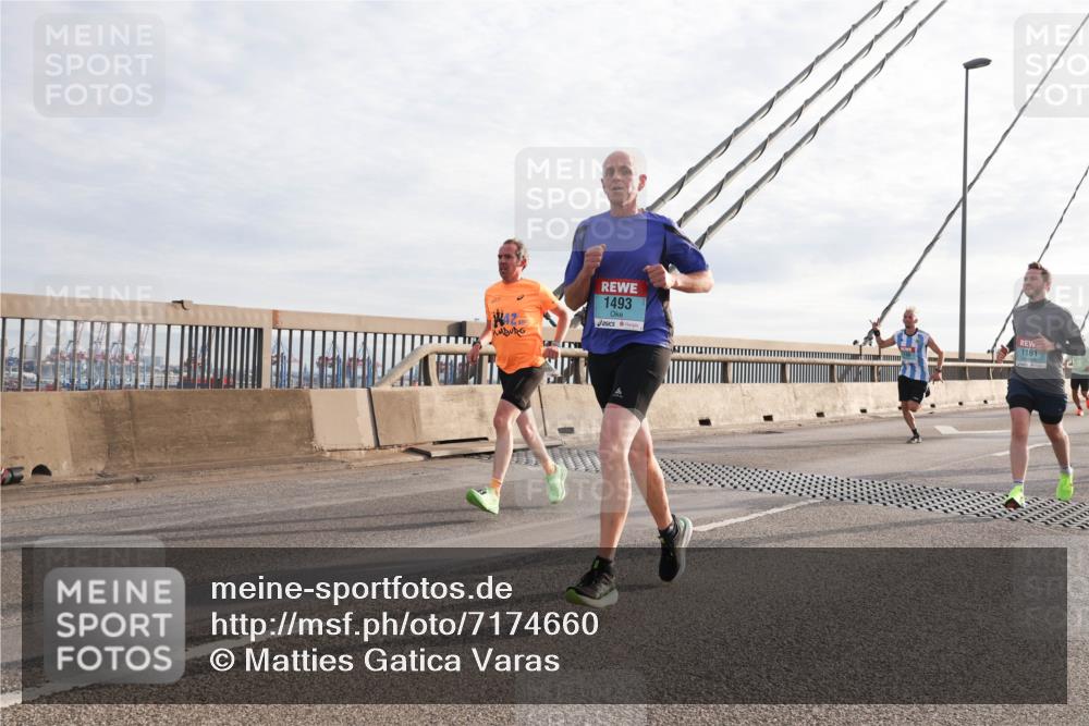 03.10.2024 - Köhlbrandbrückenlauf Matties Gatica Varas http://msf.ph/oto/7174660 03.10.2024 09:22:38 Position 2 42, 1493, 1161 meine-sportfotos.de