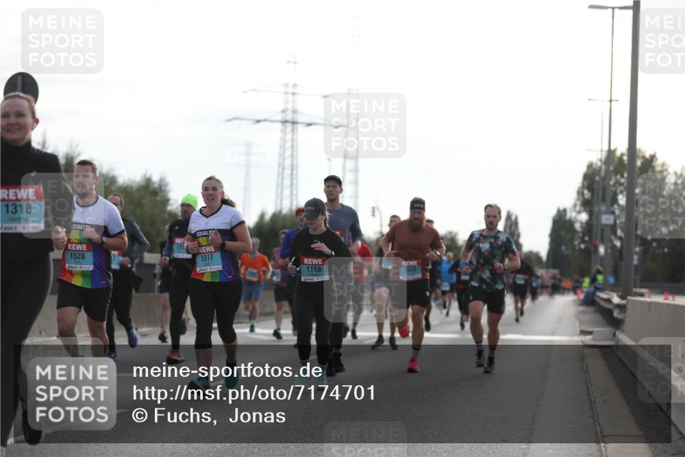 03.10.2024 - Köhlbrandbrückenlauf Fuchs,  Jonas http://msf.ph/oto/7174701 03.10.2024 09:13:29 Position 3 1318, 1520, 1517, 1169, 1533 meine-sportfotos.de