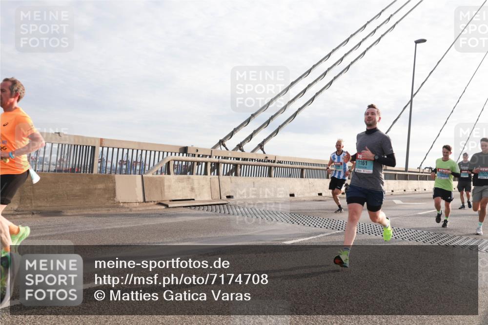 03.10.2024 - Köhlbrandbrückenlauf Matties Gatica Varas http://msf.ph/oto/7174708 03.10.2024 09:22:38 Position 2 1161, 1914, 1270 meine-sportfotos.de
