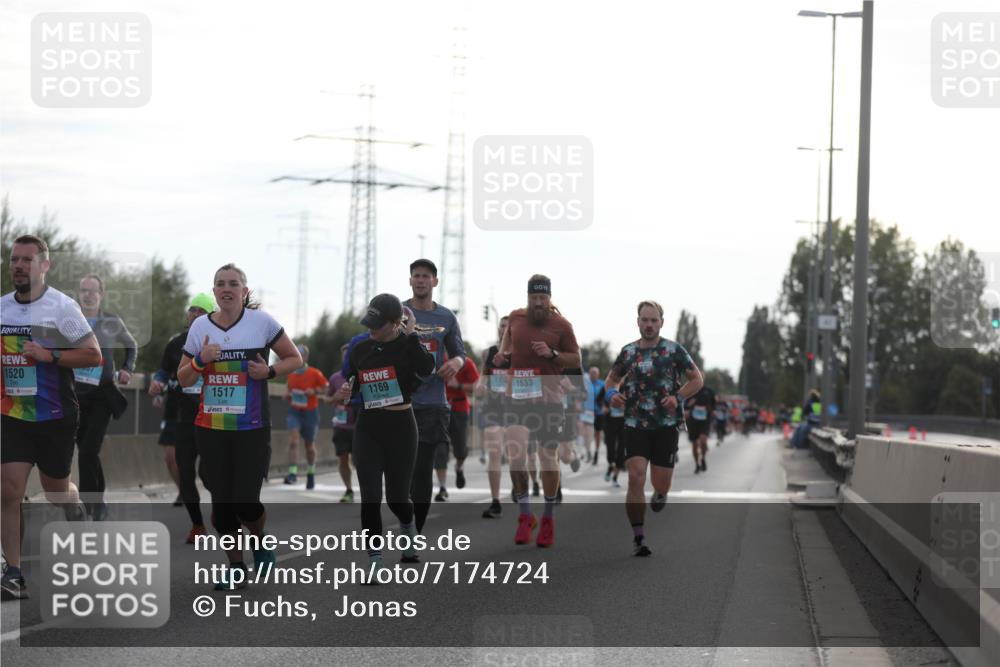 03.10.2024 - Köhlbrandbrückenlauf Fuchs,  Jonas http://msf.ph/oto/7174724 03.10.2024 09:13:29 Position 3 1520, 1517, 1169, 1533 meine-sportfotos.de