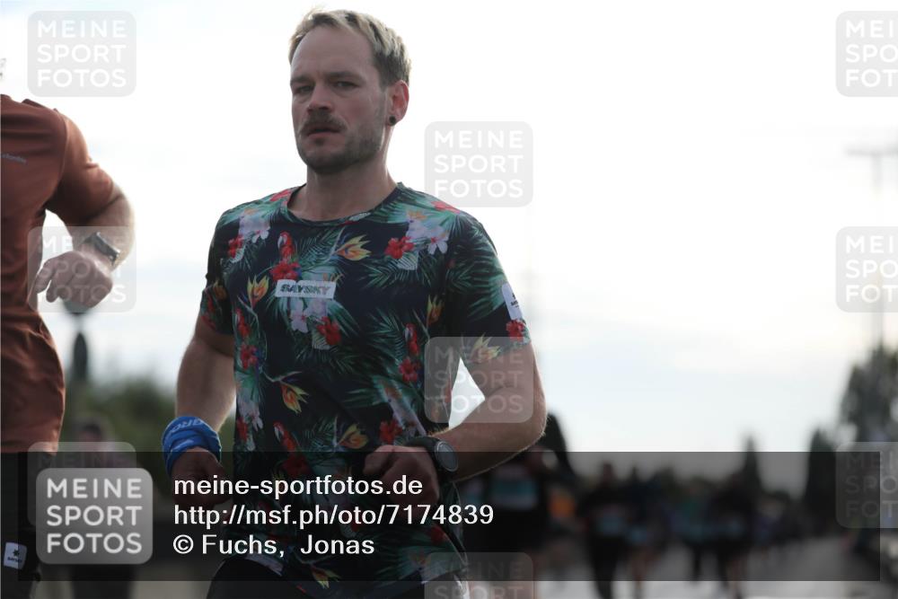 03.10.2024 - Köhlbrandbrückenlauf Fuchs,  Jonas http://msf.ph/oto/7174839 03.10.2024 09:13:33 Position 3  meine-sportfotos.de