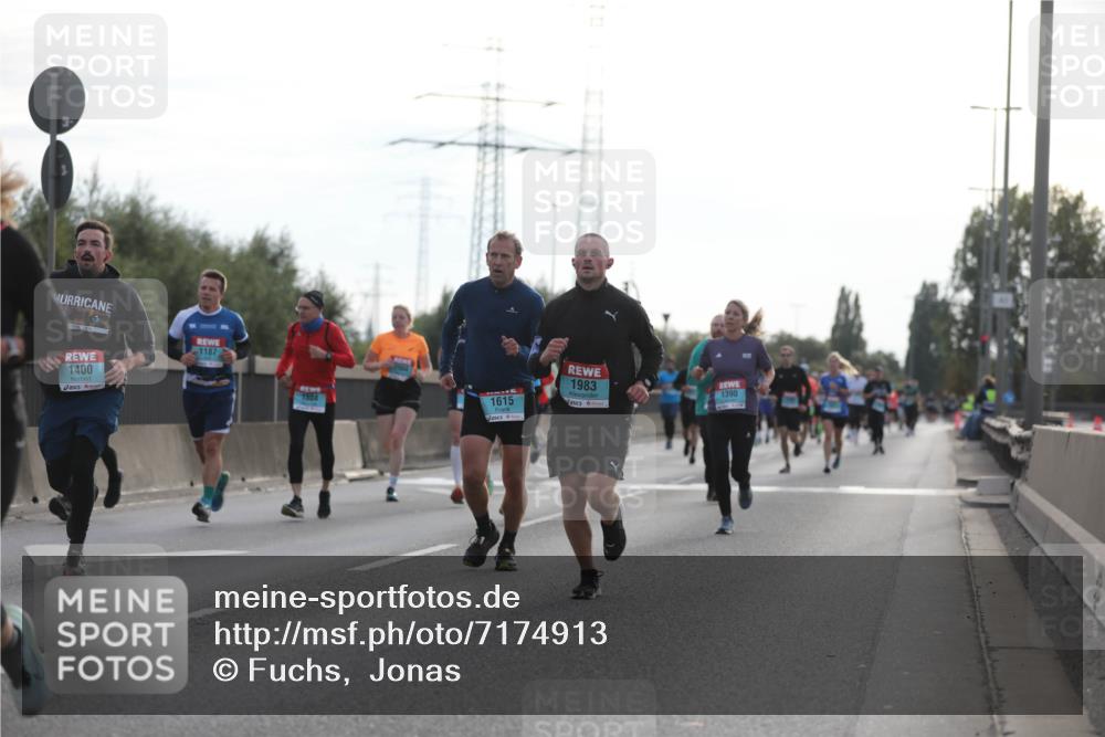 03.10.2024 - Köhlbrandbrückenlauf Fuchs,  Jonas http://msf.ph/oto/7174913 03.10.2024 09:13:37 Position 3 1187, 1400, 1504, 1615, 1983, 1390 meine-sportfotos.de