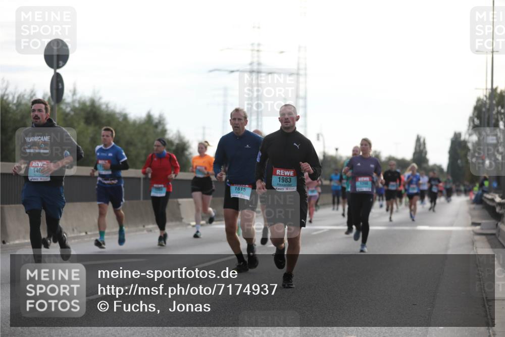 03.10.2024 - Köhlbrandbrückenlauf Fuchs,  Jonas http://msf.ph/oto/7174937 03.10.2024 09:13:38 Position 3 140, 1615, 1983 meine-sportfotos.de