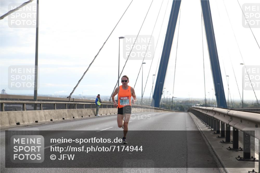 03.10.2024 - Köhlbrandbrückenlauf Jannik Wohlers http://msf.ph/oto/7174944 03.10.2024 09:14:44 Position 1 3735 meine-sportfotos.de
