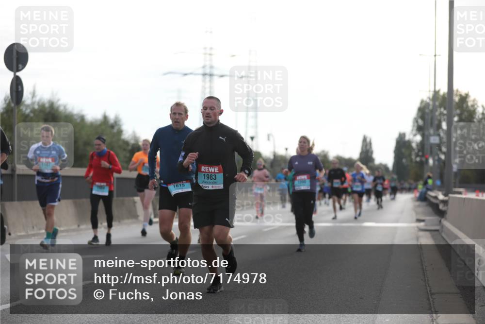 03.10.2024 - Köhlbrandbrückenlauf Fuchs,  Jonas http://msf.ph/oto/7174978 03.10.2024 09:13:38 Position 3 1187, 1615, 1983, 1390 meine-sportfotos.de