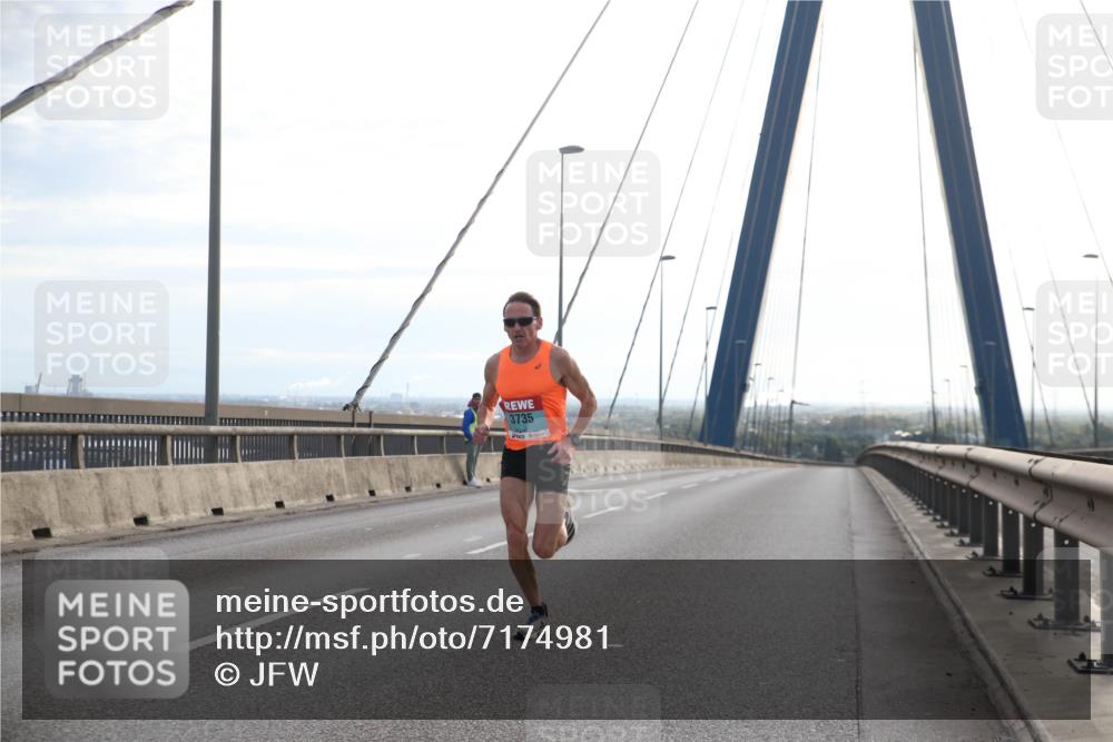 03.10.2024 - Köhlbrandbrückenlauf Jannik Wohlers http://msf.ph/oto/7174981 03.10.2024 09:14:44 Position 1 3735 meine-sportfotos.de