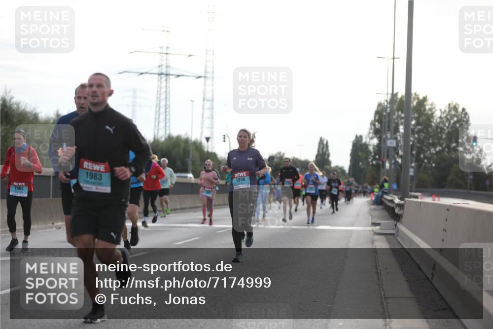 03.10.2024 - Köhlbrandbrückenlauf Fuchs,  Jonas http://msf.ph/oto/7174999 03.10.2024 09:13:39 Position 3 1504, 1983, 1390 meine-sportfotos.de