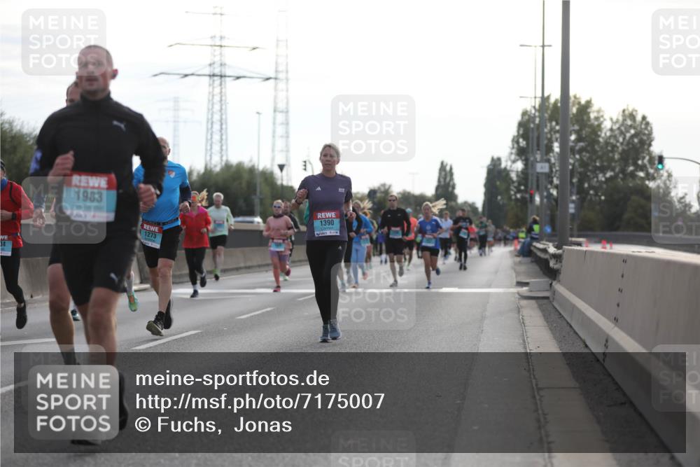 03.10.2024 - Köhlbrandbrückenlauf Fuchs,  Jonas http://msf.ph/oto/7175007 03.10.2024 09:13:39 Position 3 04, 1983, 1273, 1390 meine-sportfotos.de