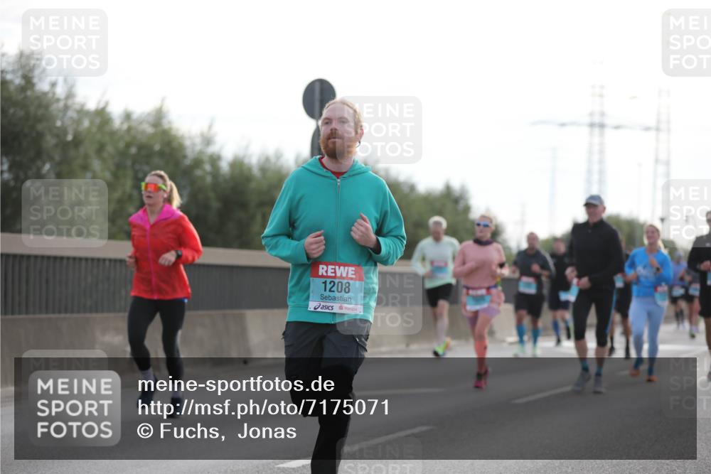 03.10.2024 - Köhlbrandbrückenlauf Fuchs,  Jonas http://msf.ph/oto/7175071 03.10.2024 09:13:43 Position 3 1208 meine-sportfotos.de
