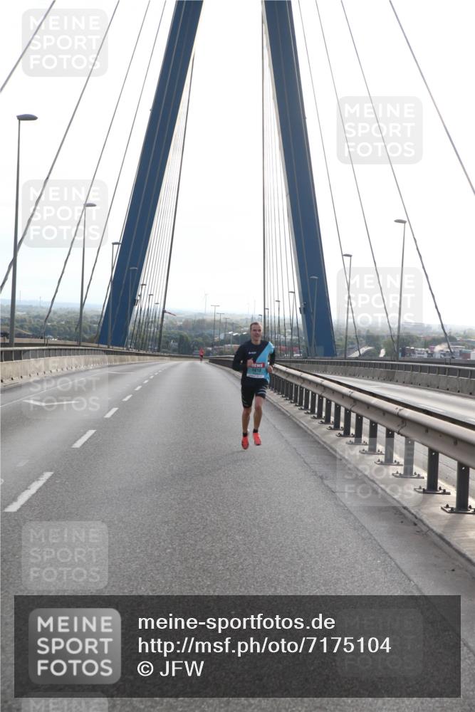 03.10.2024 - Köhlbrandbrückenlauf Jannik Wohlers http://msf.ph/oto/7175104 03.10.2024 09:15:35 Position 1 1010 meine-sportfotos.de