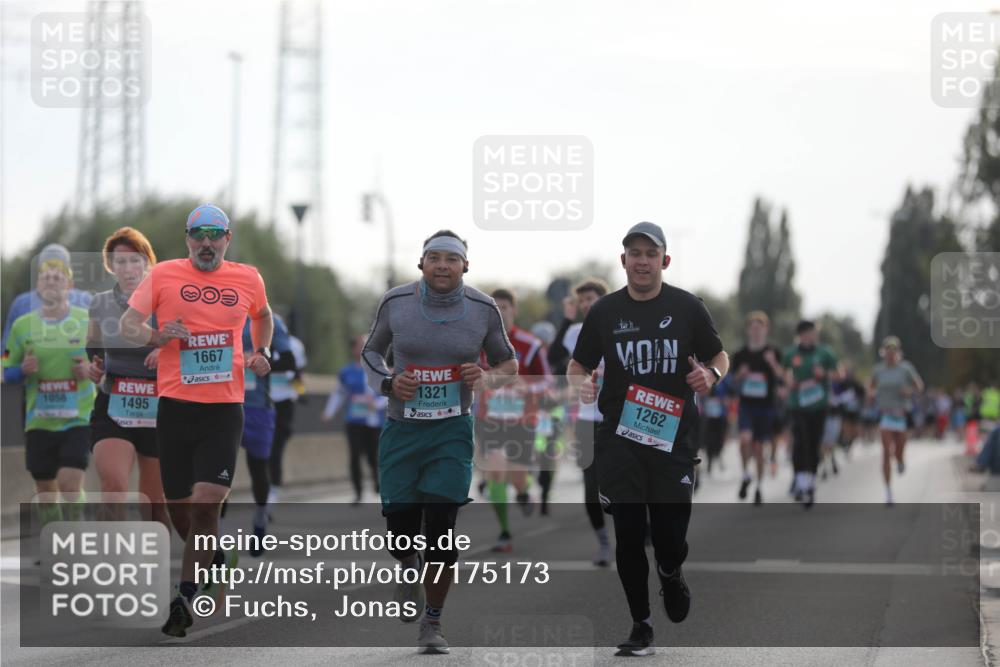 03.10.2024 - Köhlbrandbrückenlauf Fuchs,  Jonas http://msf.ph/oto/7175173 03.10.2024 09:13:48 Position 3 1056, 1495, 1667, 1321, 1262 meine-sportfotos.de
