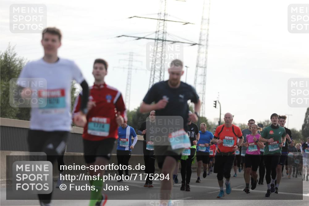03.10.2024 - Köhlbrandbrückenlauf Fuchs,  Jonas http://msf.ph/oto/7175294 03.10.2024 09:13:54 Position 3 1774, 1624, 1224, 1385, 1062, 101, 1598, 1911 meine-sportfotos.de