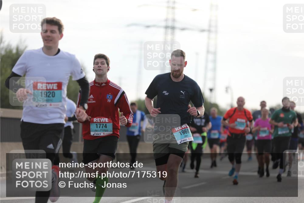 03.10.2024 - Köhlbrandbrückenlauf Fuchs,  Jonas http://msf.ph/oto/7175319 03.10.2024 09:13:54 Position 3 1920, 1774, 1969 meine-sportfotos.de