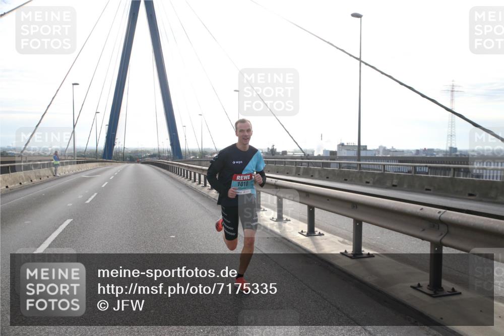 03.10.2024 - Köhlbrandbrückenlauf Jannik Wohlers http://msf.ph/oto/7175335 03.10.2024 09:15:38 Position 1 1010 meine-sportfotos.de