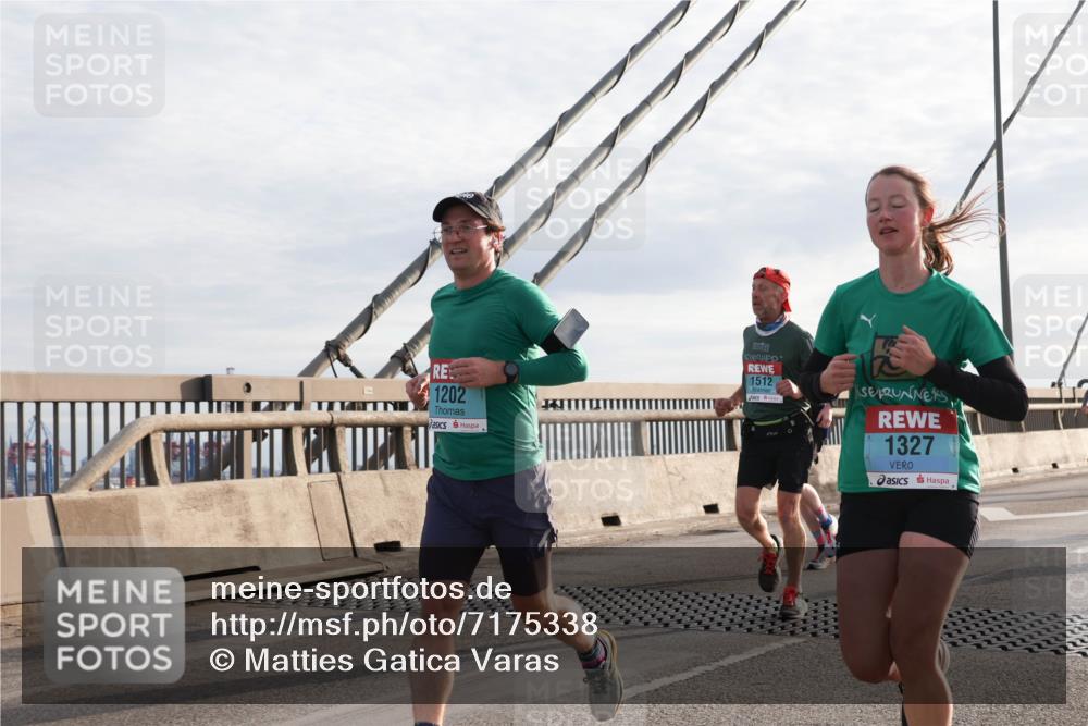 03.10.2024 - Köhlbrandbrückenlauf Matties Gatica Varas http://msf.ph/oto/7175338 03.10.2024 09:22:52 Position 2 1202, 1512, 1327 meine-sportfotos.de