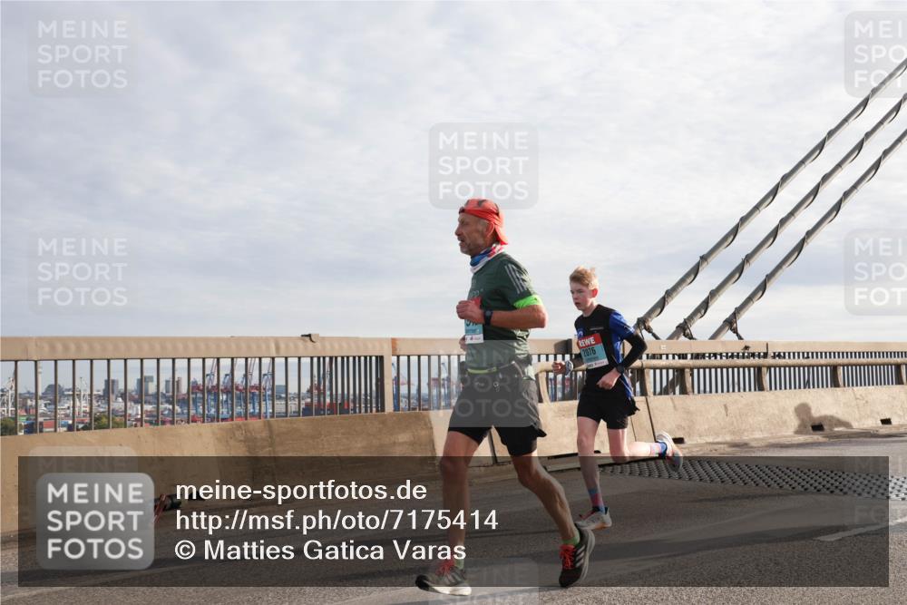03.10.2024 - Köhlbrandbrückenlauf Matties Gatica Varas http://msf.ph/oto/7175414 03.10.2024 09:22:53 Position 2 2076 meine-sportfotos.de