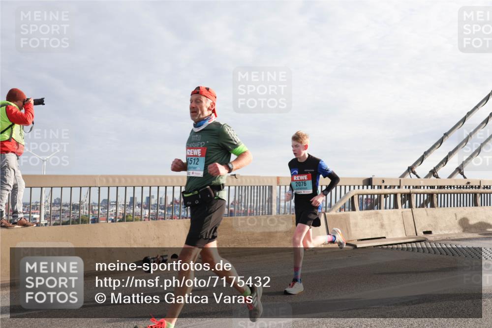 03.10.2024 - Köhlbrandbrückenlauf Matties Gatica Varas http://msf.ph/oto/7175432 03.10.2024 09:22:54 Position 2 1512, 2076 meine-sportfotos.de