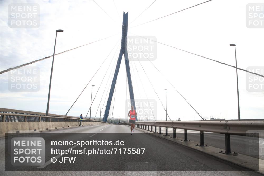 03.10.2024 - Köhlbrandbrückenlauf Jannik Wohlers http://msf.ph/oto/7175587 03.10.2024 09:16:09 Position 1  meine-sportfotos.de