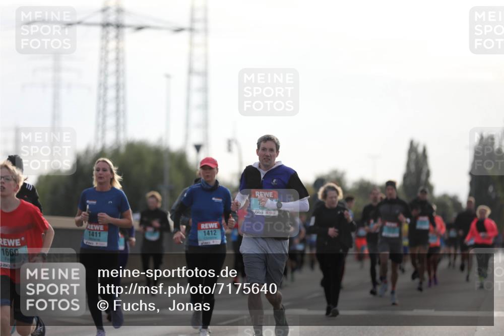 03.10.2024 - Köhlbrandbrückenlauf Fuchs,  Jonas http://msf.ph/oto/7175640 03.10.2024 09:14:04 Position 3 1669, 1411, 1412 meine-sportfotos.de