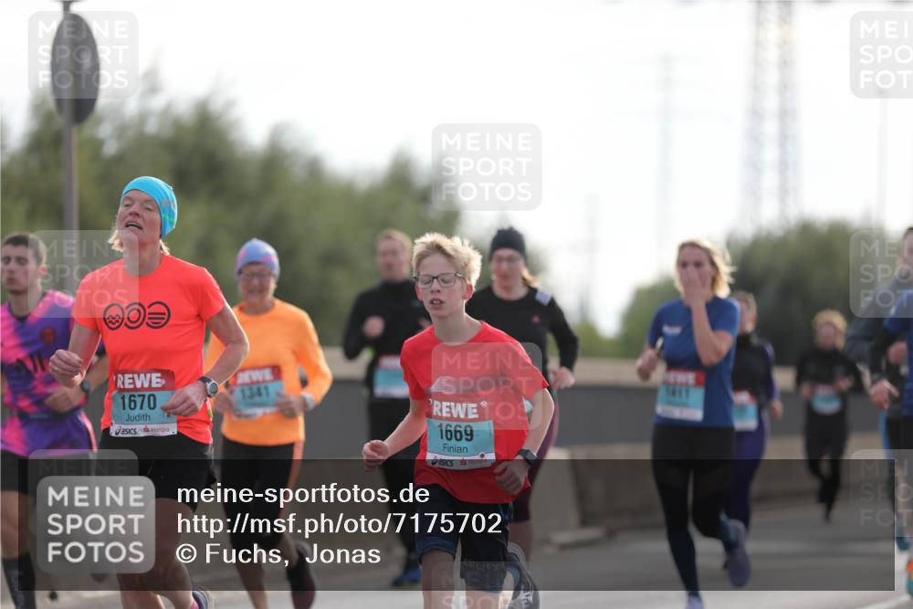 03.10.2024 - Köhlbrandbrückenlauf Fuchs,  Jonas http://msf.ph/oto/7175702 03.10.2024 09:14:04 Position 3 09, 1670, 1341, 1669 meine-sportfotos.de