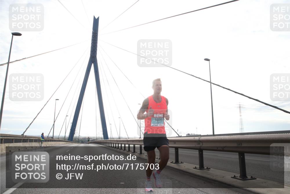 03.10.2024 - Köhlbrandbrückenlauf Jannik Wohlers http://msf.ph/oto/7175703 03.10.2024 09:16:11 Position 1 1006 meine-sportfotos.de