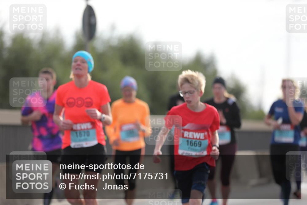 03.10.2024 - Köhlbrandbrückenlauf Fuchs,  Jonas http://msf.ph/oto/7175731 03.10.2024 09:14:05 Position 3 000, 1670, 1669 meine-sportfotos.de