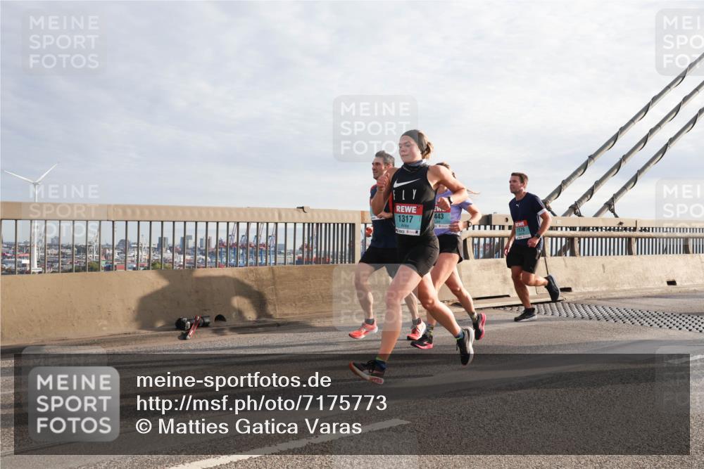 03.10.2024 - Köhlbrandbrückenlauf Matties Gatica Varas http://msf.ph/oto/7175773 03.10.2024 09:23:01 Position 2 1317, 443, 1179 meine-sportfotos.de