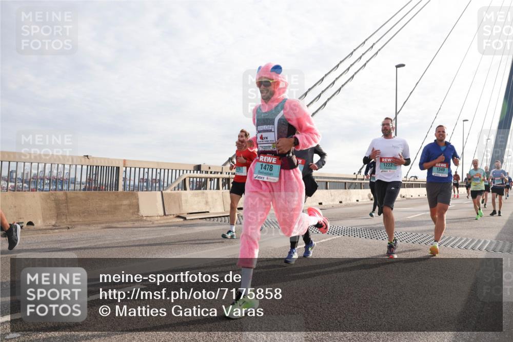 03.10.2024 - Köhlbrandbrückenlauf Matties Gatica Varas http://msf.ph/oto/7175858 03.10.2024 09:23:03 Position 2 075, 1478, 1222, 1349 meine-sportfotos.de