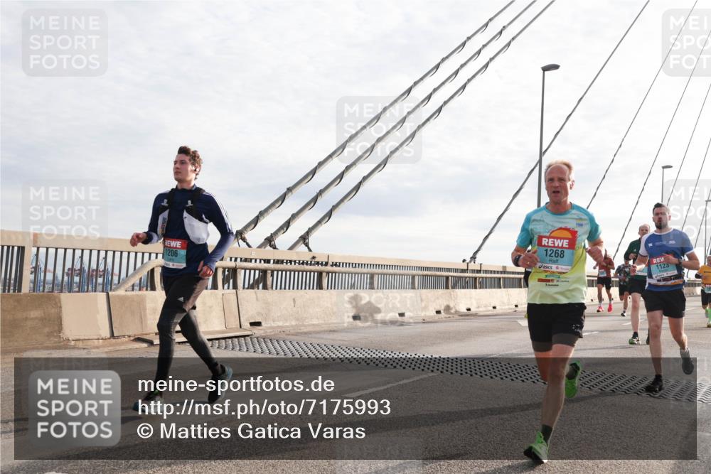 03.10.2024 - Köhlbrandbrückenlauf Matties Gatica Varas http://msf.ph/oto/7175993 03.10.2024 09:23:05 Position 2 1206, 1268, 1123 meine-sportfotos.de