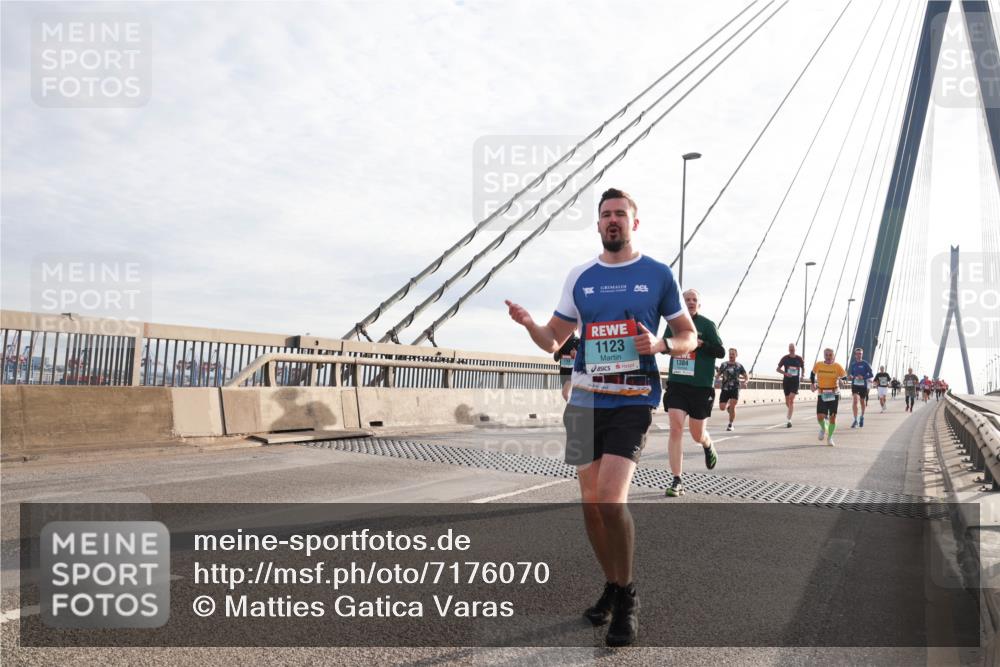 03.10.2024 - Köhlbrandbrückenlauf Matties Gatica Varas http://msf.ph/oto/7176070 03.10.2024 09:23:06 Position 2 1123, 1384 meine-sportfotos.de