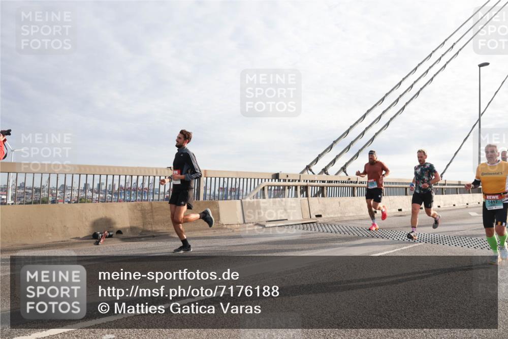 03.10.2024 - Köhlbrandbrückenlauf Matties Gatica Varas http://msf.ph/oto/7176188 03.10.2024 09:23:09 Position 2 1417 meine-sportfotos.de