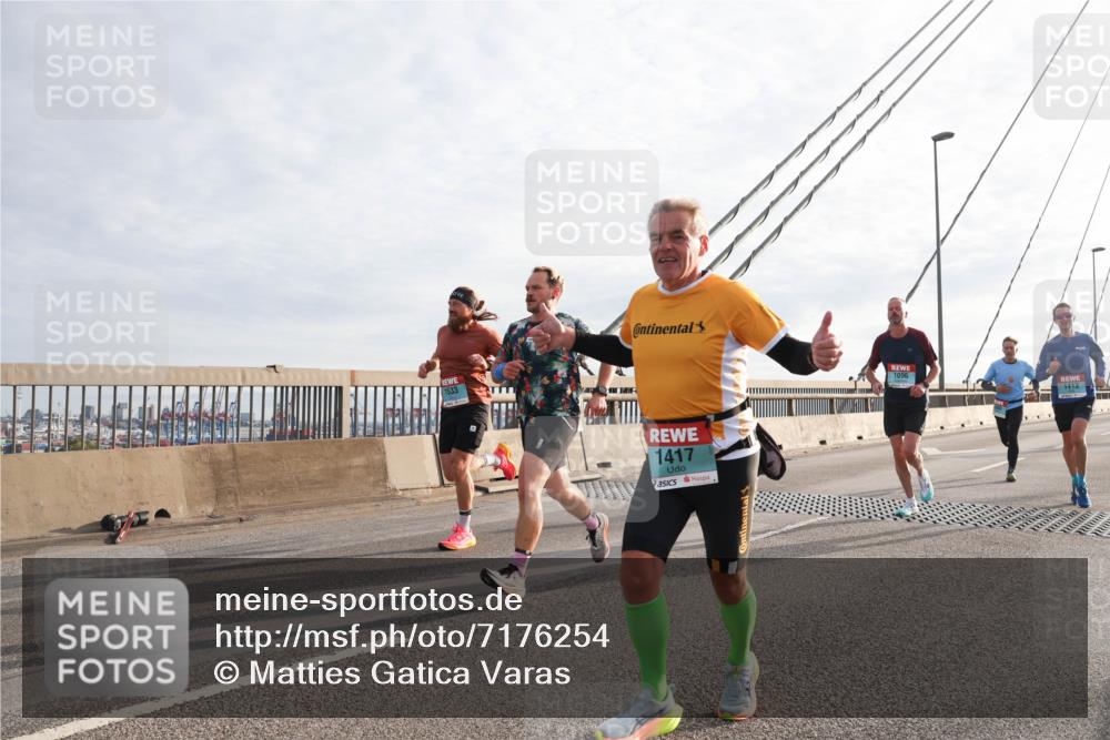 03.10.2024 - Köhlbrandbrückenlauf Matties Gatica Varas http://msf.ph/oto/7176254 03.10.2024 09:23:10 Position 2 1533, 1417, 1096, 1413 meine-sportfotos.de