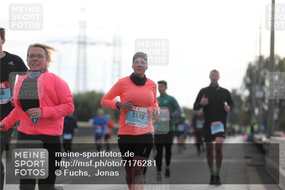 03.10.2024 - Köhlbrandbrückenlauf Fuchs,  Jonas http://msf.ph/oto/7176281 03.10.2024 09:14:16 Position 3 36, 12, 1518 meine-sportfotos.de