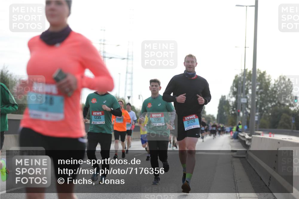 03.10.2024 - Köhlbrandbrückenlauf Fuchs,  Jonas http://msf.ph/oto/7176356 03.10.2024 09:14:17 Position 3 7518, 1235, 1238, 2728 meine-sportfotos.de