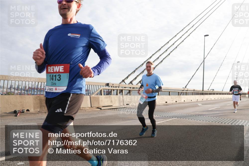 03.10.2024 - Köhlbrandbrückenlauf Matties Gatica Varas http://msf.ph/oto/7176362 03.10.2024 09:23:12 Position 2 1413, 1060 meine-sportfotos.de