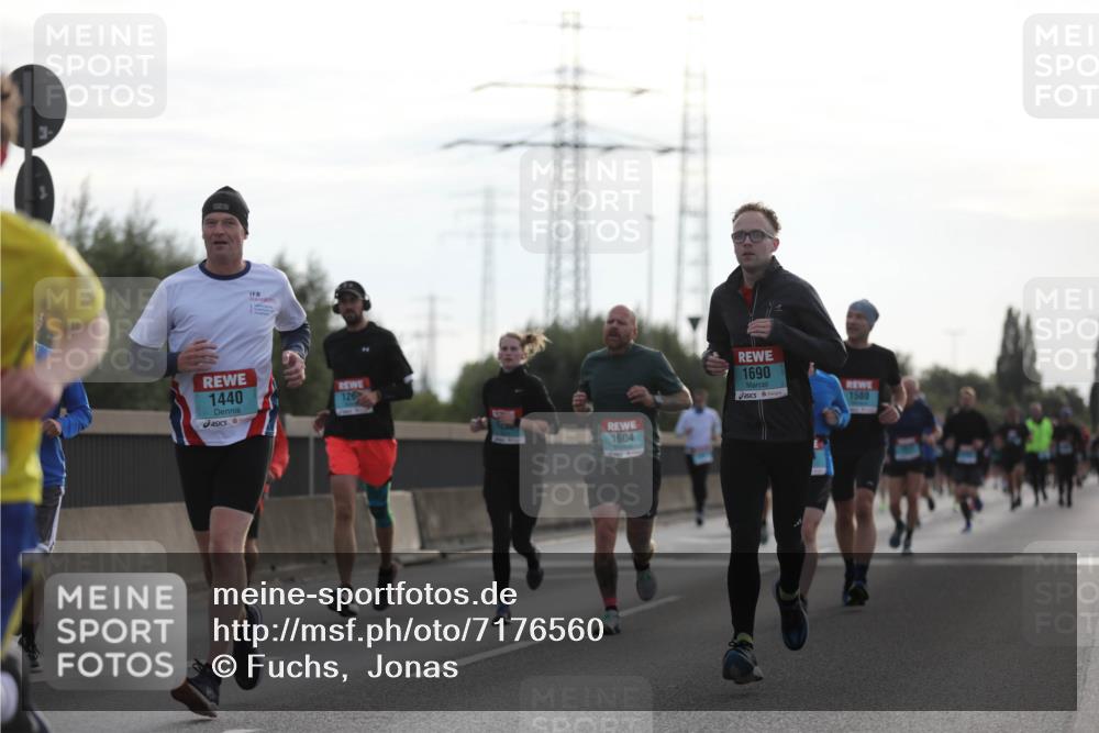 03.10.2024 - Köhlbrandbrückenlauf Fuchs,  Jonas http://msf.ph/oto/7176560 03.10.2024 09:14:22 Position 3 1440, 126, 1690, 1604, 1580 meine-sportfotos.de