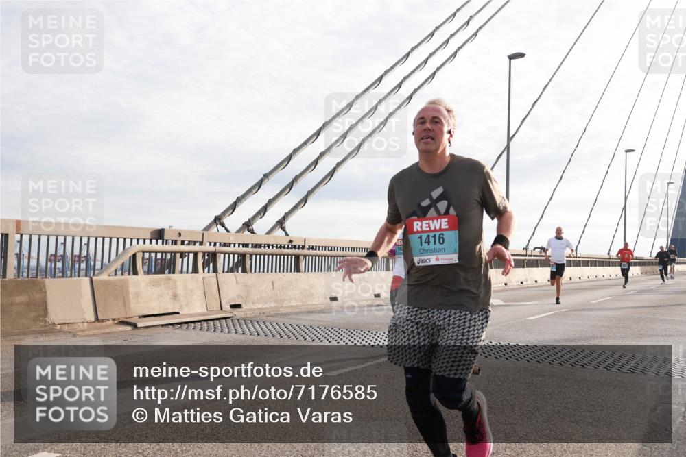 03.10.2024 - Köhlbrandbrückenlauf Matties Gatica Varas http://msf.ph/oto/7176585 03.10.2024 09:23:16 Position 2 1416 meine-sportfotos.de