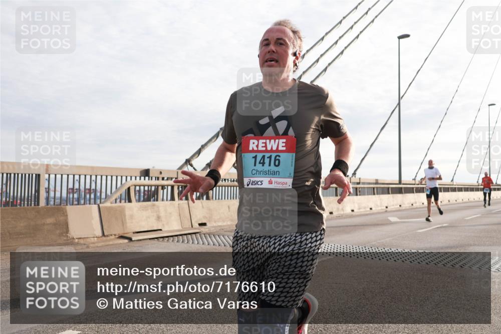 03.10.2024 - Köhlbrandbrückenlauf Matties Gatica Varas http://msf.ph/oto/7176610 03.10.2024 09:23:16 Position 2 1416 meine-sportfotos.de
