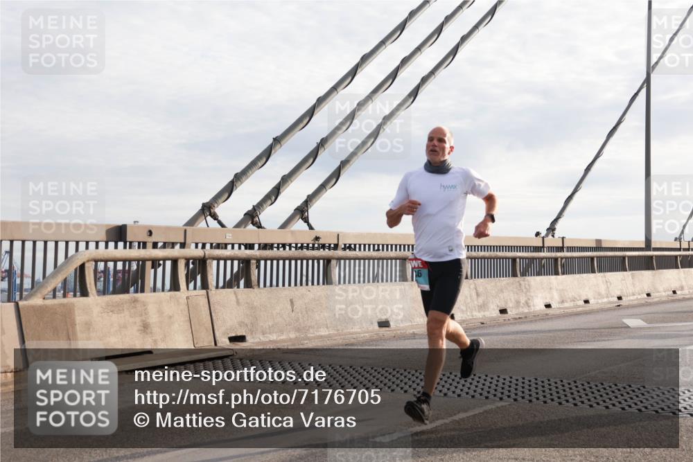 03.10.2024 - Köhlbrandbrückenlauf Matties Gatica Varas http://msf.ph/oto/7176705 03.10.2024 09:23:19 Position 2  meine-sportfotos.de