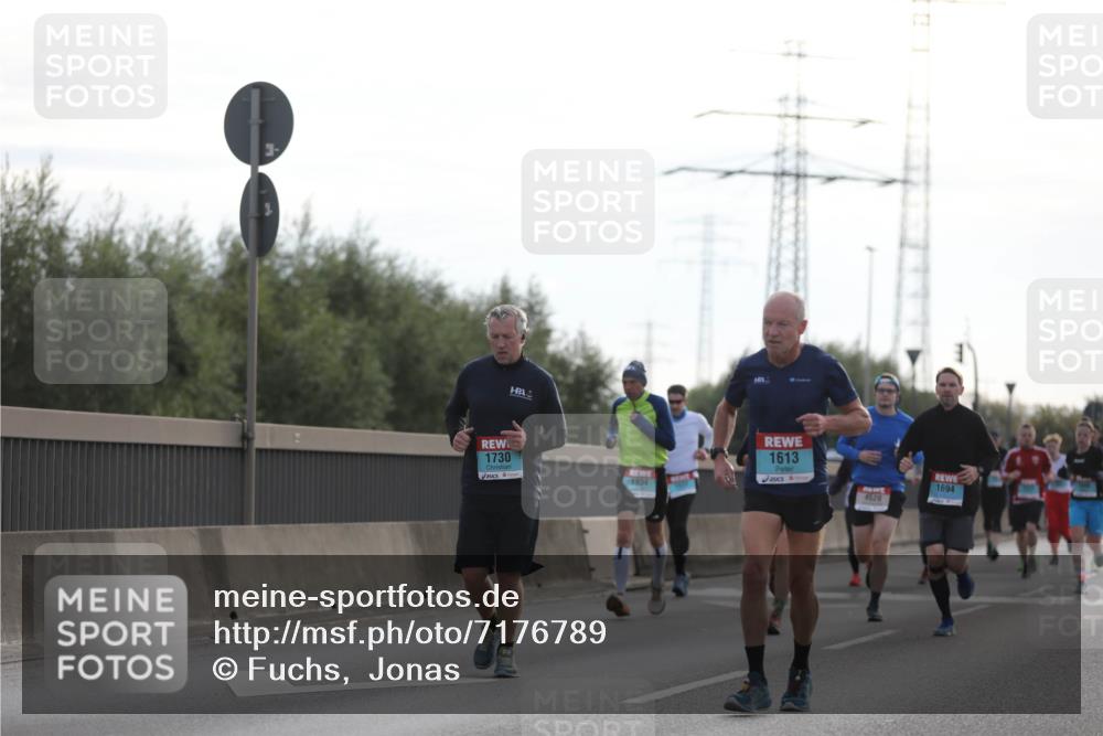 03.10.2024 - Köhlbrandbrückenlauf Fuchs,  Jonas http://msf.ph/oto/7176789 03.10.2024 09:14:28 Position 3 1730, 1613, 1934, 1694, 4520 meine-sportfotos.de