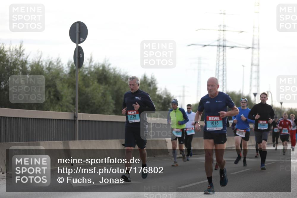 03.10.2024 - Köhlbrandbrückenlauf Fuchs,  Jonas http://msf.ph/oto/7176802 03.10.2024 09:14:29 Position 3 1730, 1613, 4520, 1934, 1694 meine-sportfotos.de