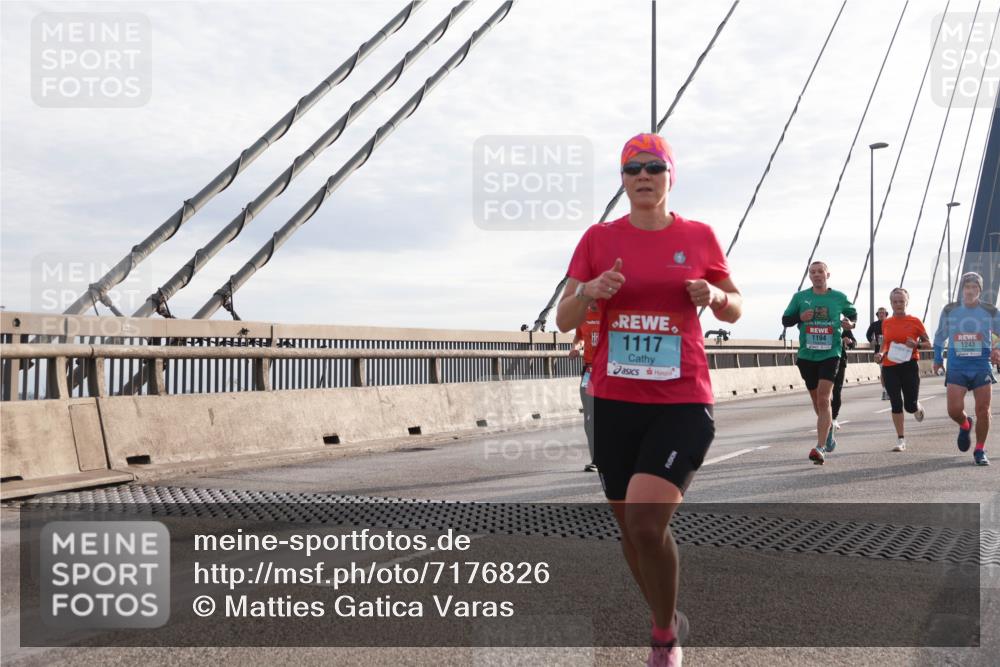 03.10.2024 - Köhlbrandbrückenlauf Matties Gatica Varas http://msf.ph/oto/7176826 03.10.2024 09:23:20 Position 2 1117, 1194, 1243 meine-sportfotos.de