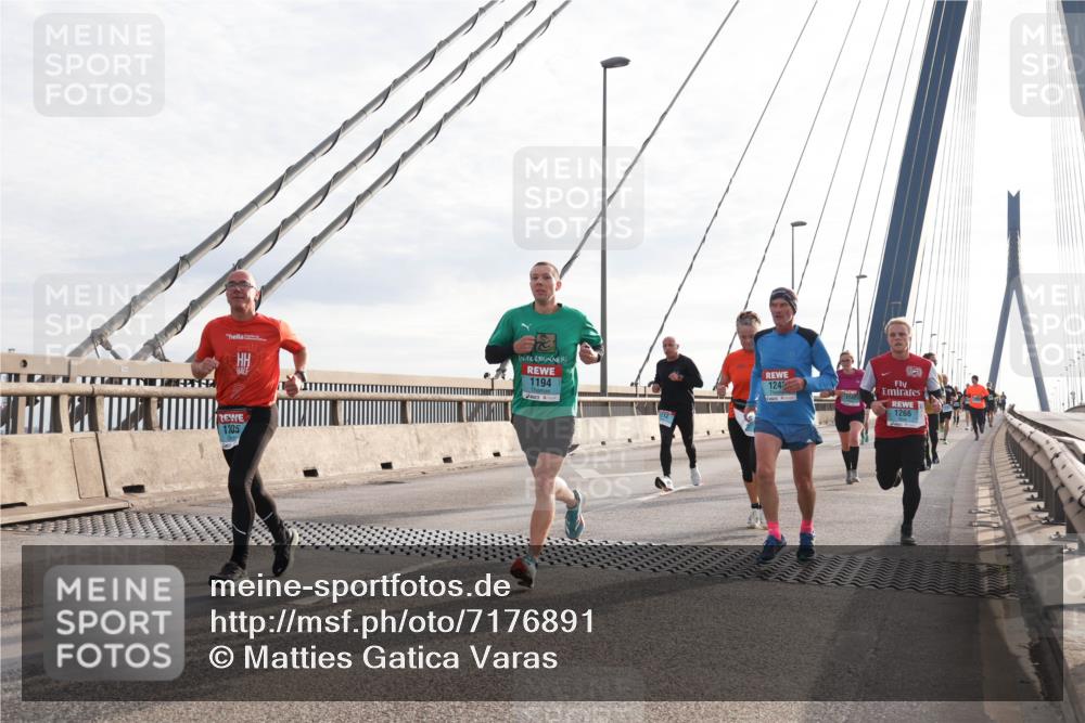 03.10.2024 - Köhlbrandbrückenlauf Matties Gatica Varas http://msf.ph/oto/7176891 03.10.2024 09:23:22 Position 2 1194, 1205, 1242, 2, 1266 meine-sportfotos.de