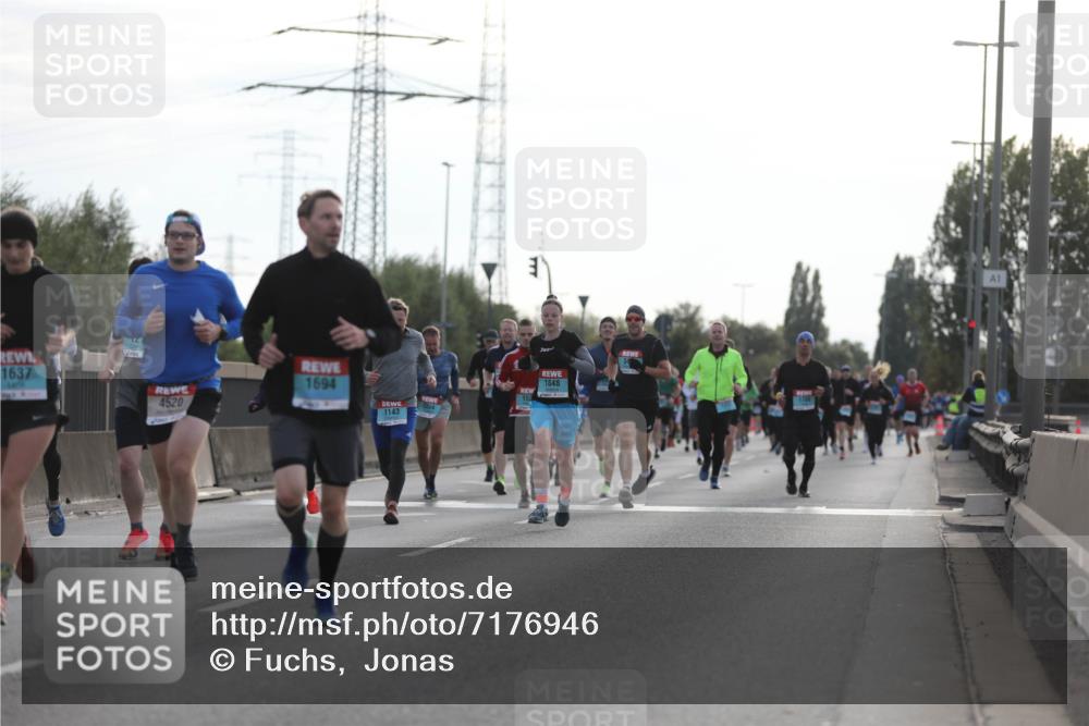 03.10.2024 - Köhlbrandbrückenlauf Fuchs,  Jonas http://msf.ph/oto/7176946 03.10.2024 09:14:31 Position 3 12, 1637, 4520, 1694, 1848, 152, 1143, 1 meine-sportfotos.de