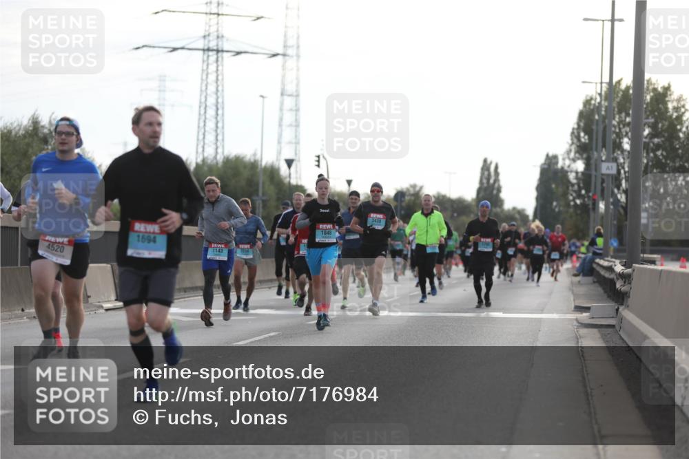 03.10.2024 - Köhlbrandbrückenlauf Fuchs,  Jonas http://msf.ph/oto/7176984 03.10.2024 09:14:31 Position 3 4520, 1694, 1143, 2234, 3438, 1848, 1 meine-sportfotos.de