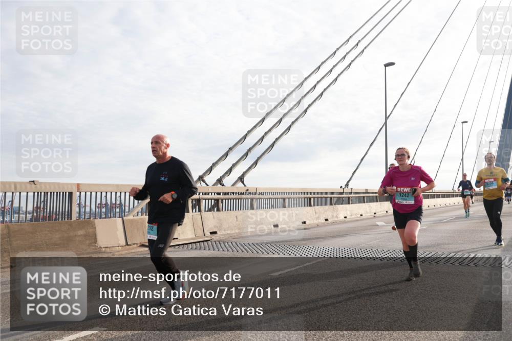 03.10.2024 - Köhlbrandbrückenlauf Matties Gatica Varas http://msf.ph/oto/7177011 03.10.2024 09:23:24 Position 2 212, 1, 1256, 26, 2, 1242 meine-sportfotos.de