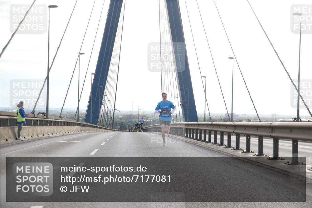 03.10.2024 - Köhlbrandbrückenlauf Jannik Wohlers http://msf.ph/oto/7177081 03.10.2024 09:16:34 Position 1 1011 meine-sportfotos.de