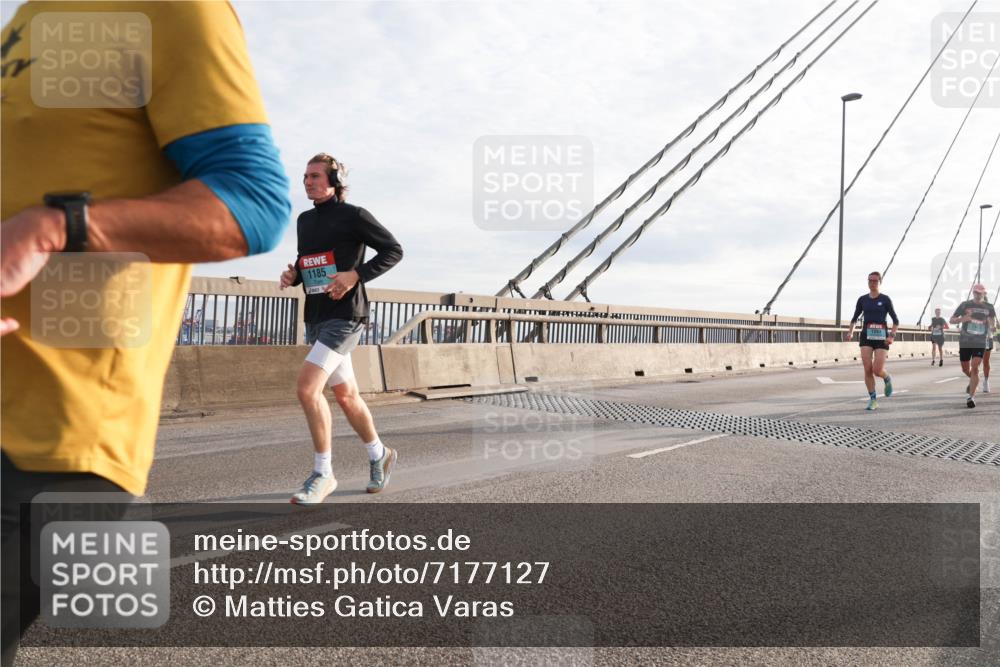 03.10.2024 - Köhlbrandbrückenlauf Matties Gatica Varas http://msf.ph/oto/7177127 03.10.2024 09:23:27 Position 2 1185 meine-sportfotos.de